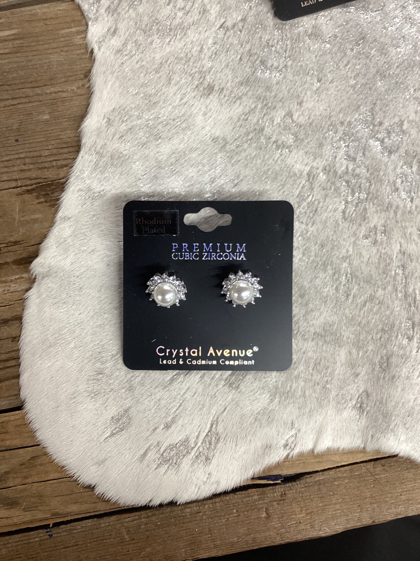 Pearl crystal avenue earrings