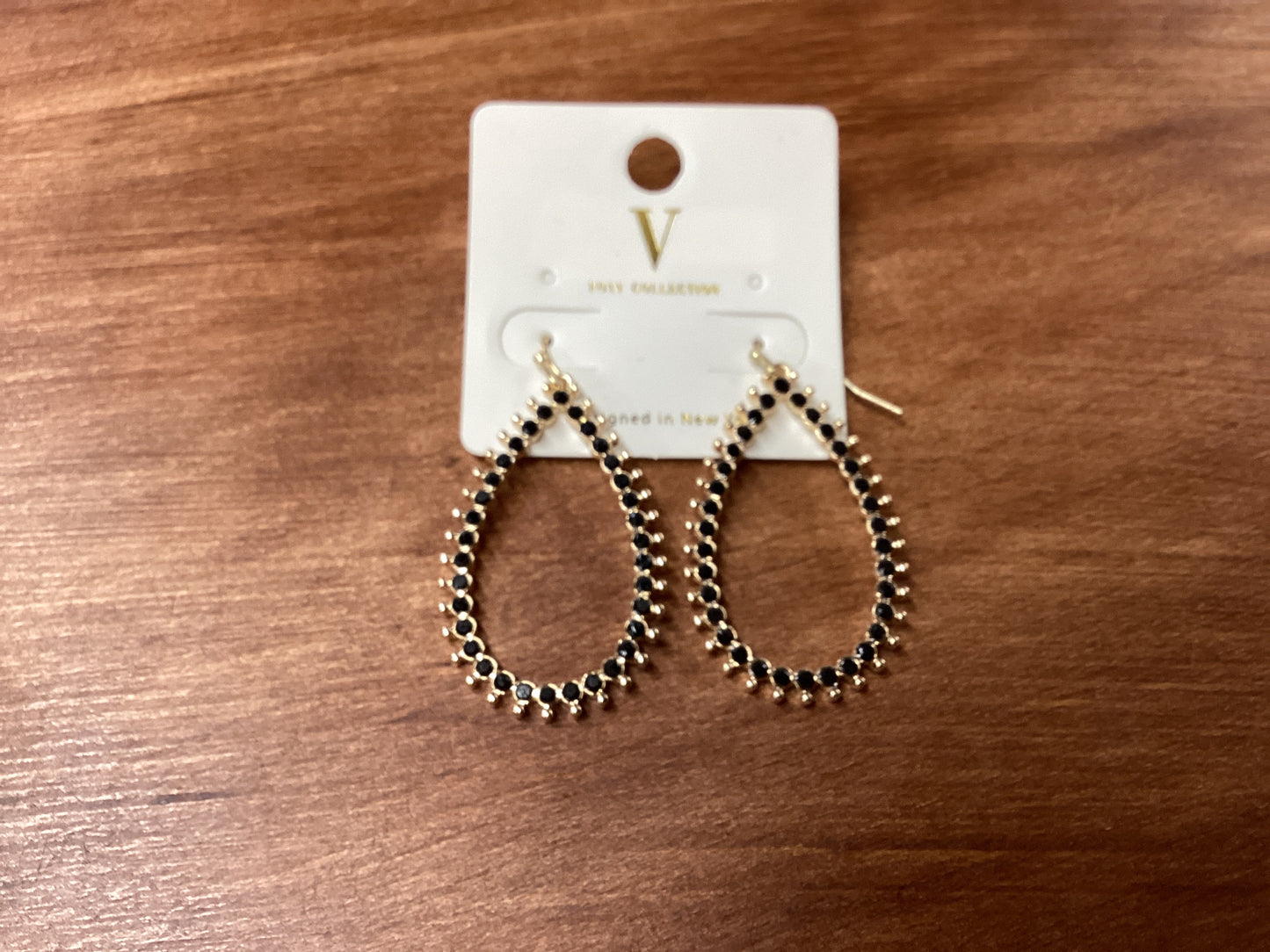V-gold and black teardrop earrings