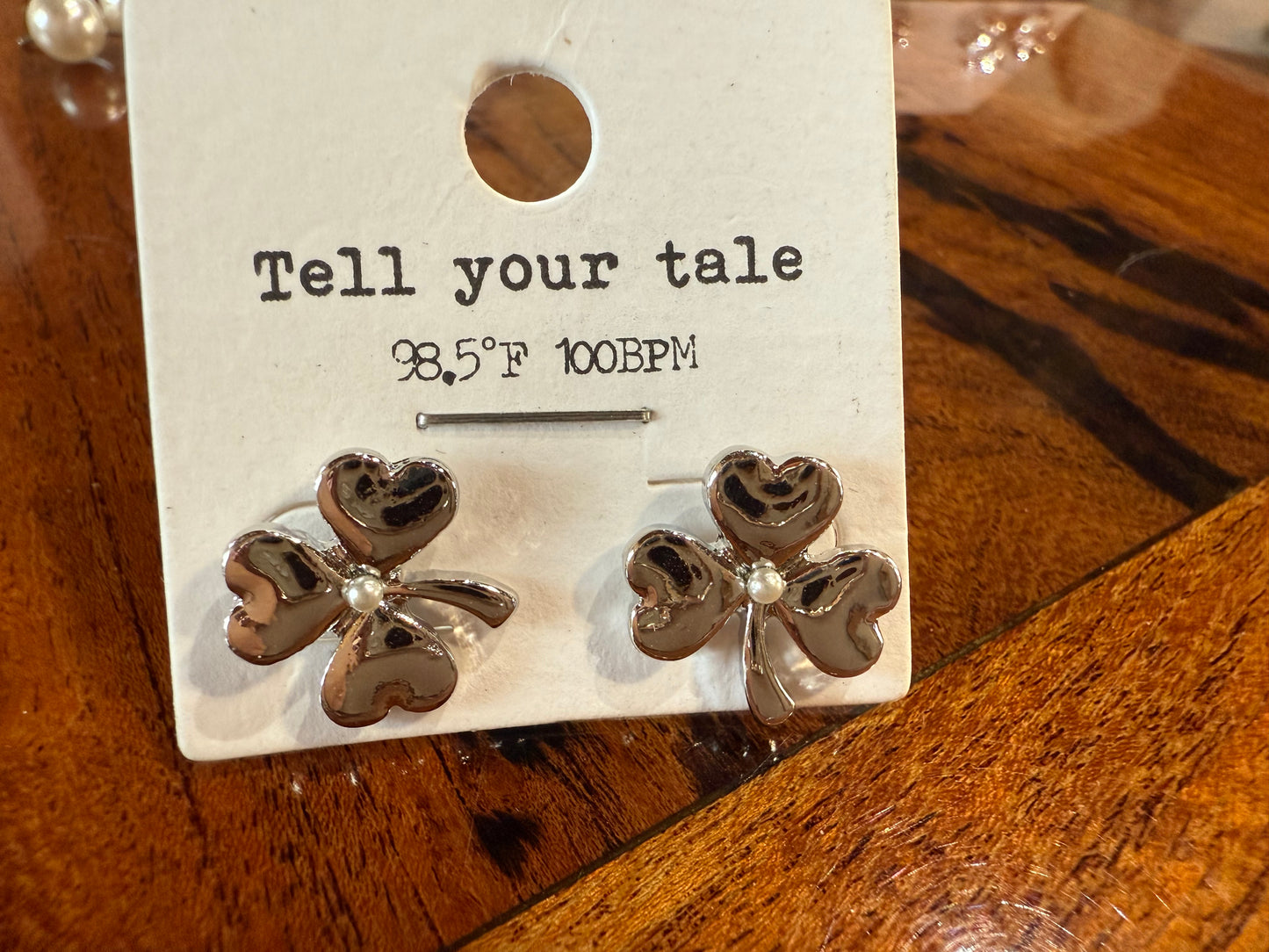 Clover Earrings with tiny pearl