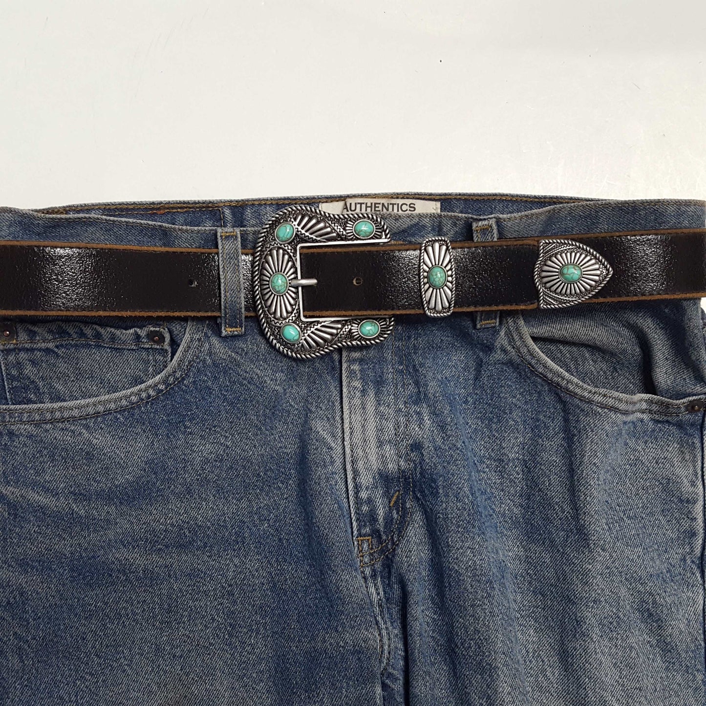Vintage Leather belt with Western Buckle Set: White w. Blue Stone Axesoria west