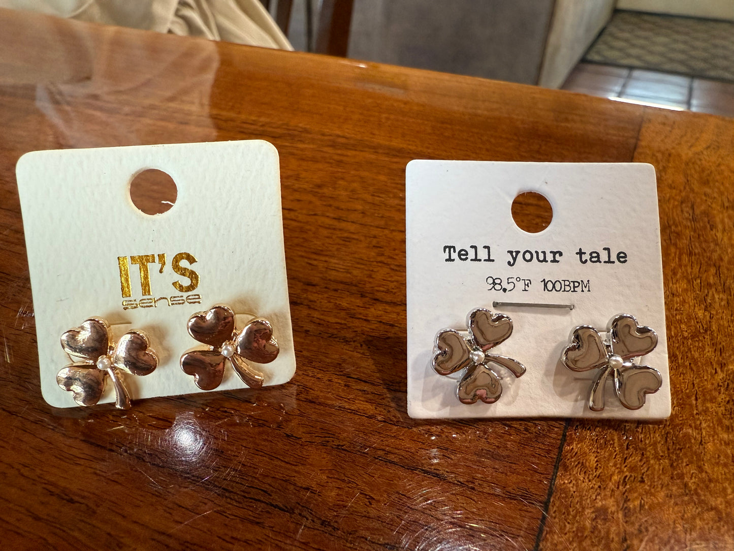 Clover Earrings with tiny pearl