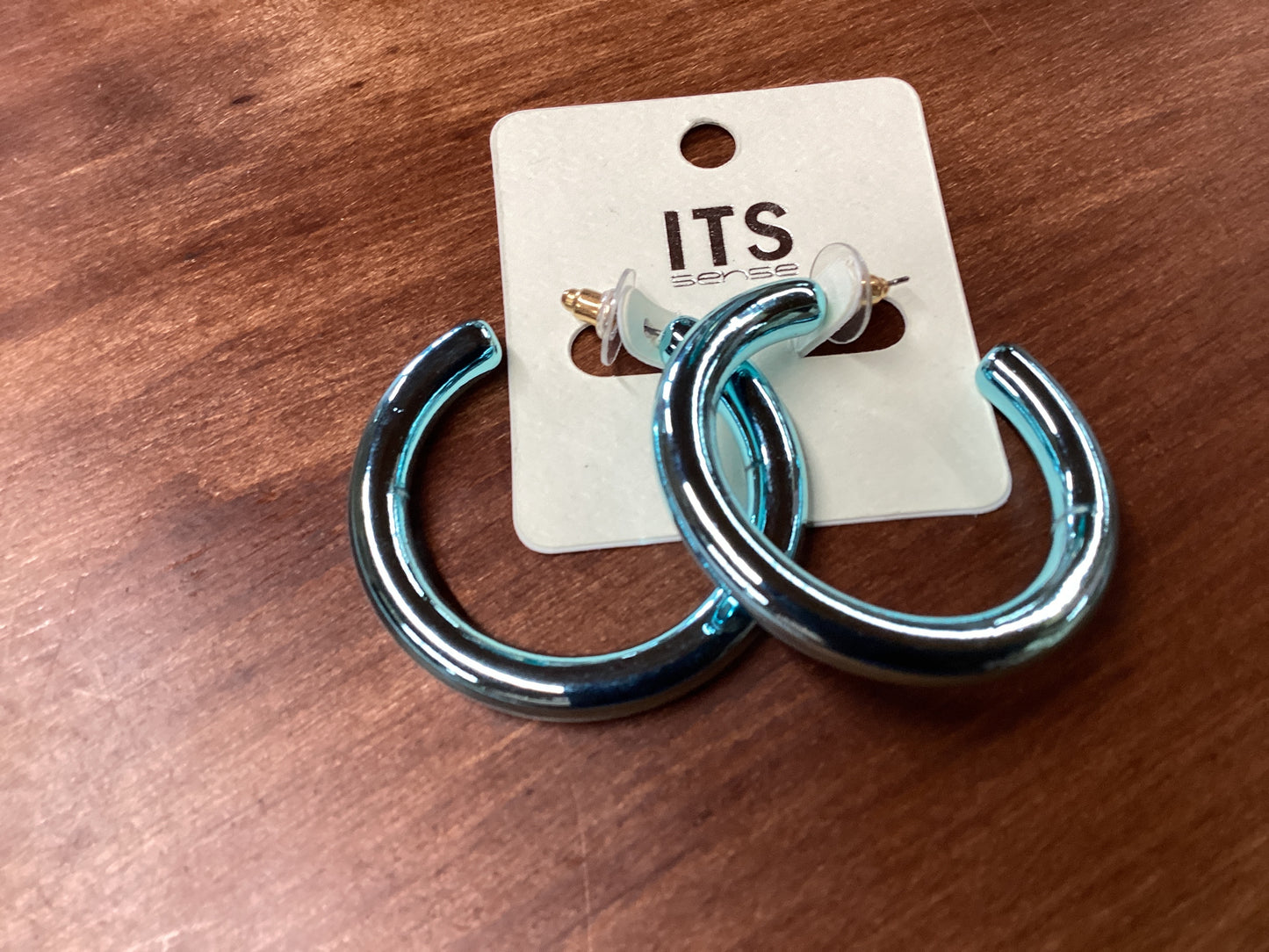 IT’S Sense fluorescent blue hoop earrings