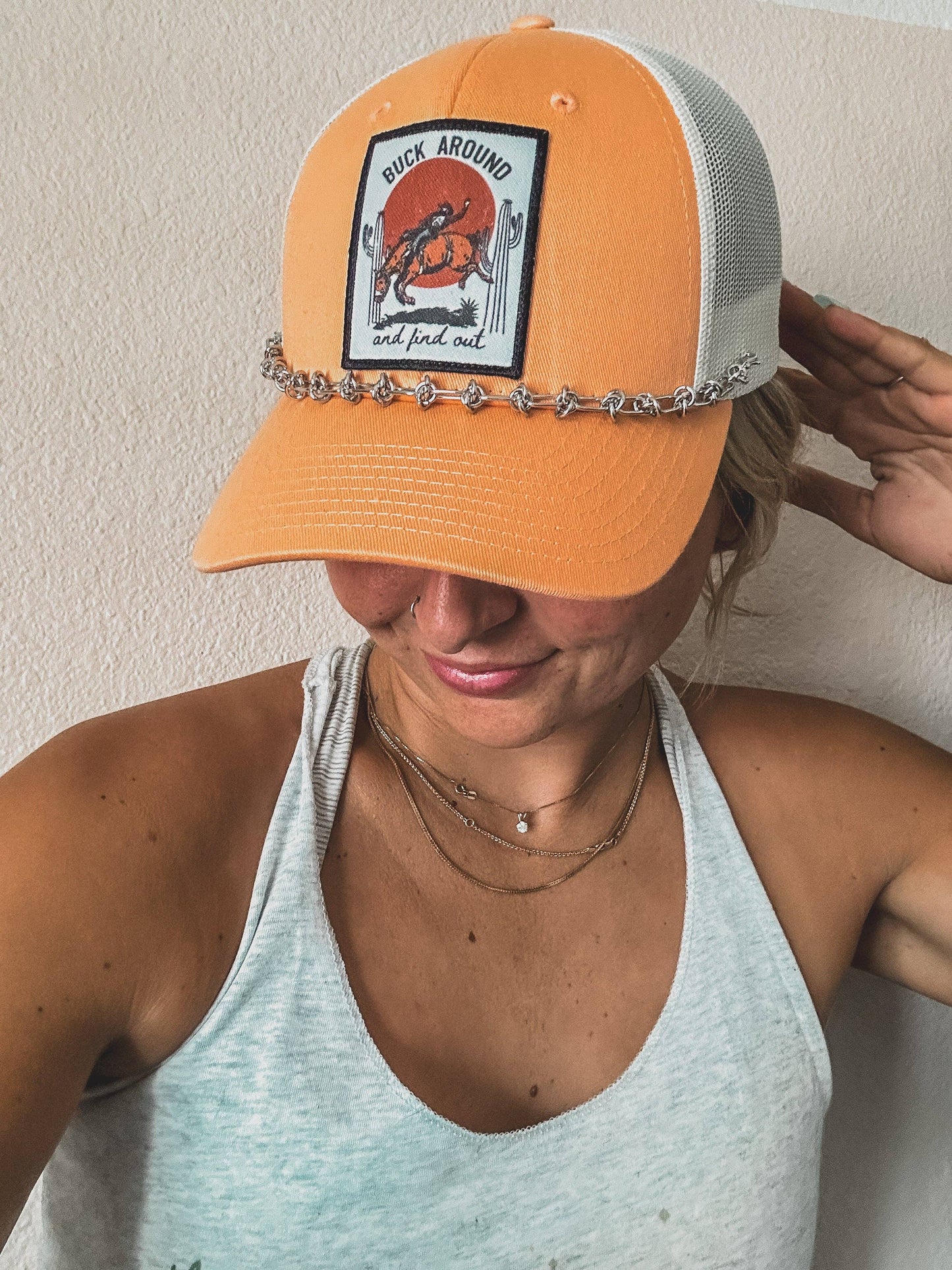 Buck Around Hat: Peach regular hat Modern Cowgirl (chain not included)