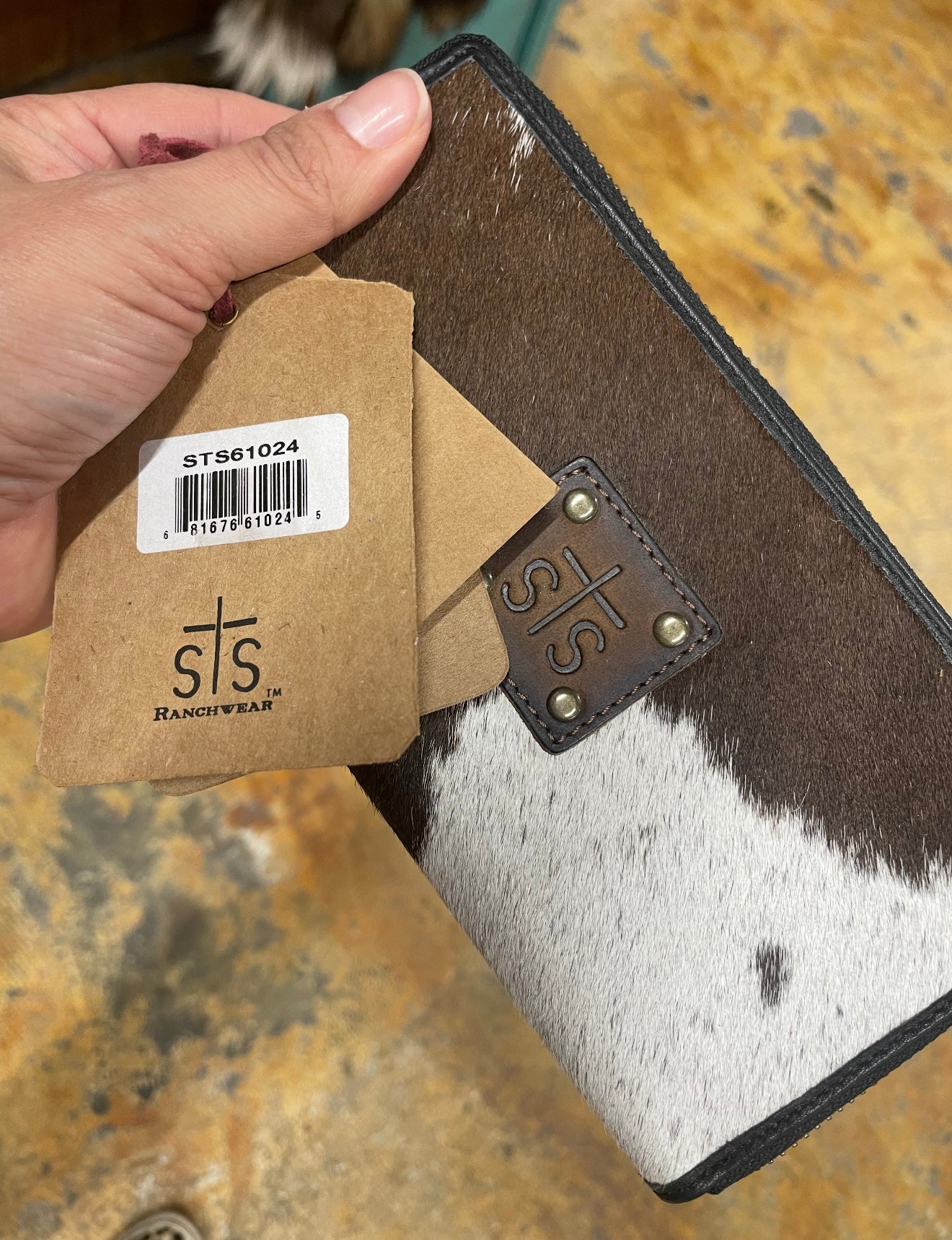 Cowhide Bi Fold Wallet Ladies STS Ranchwear 61024
