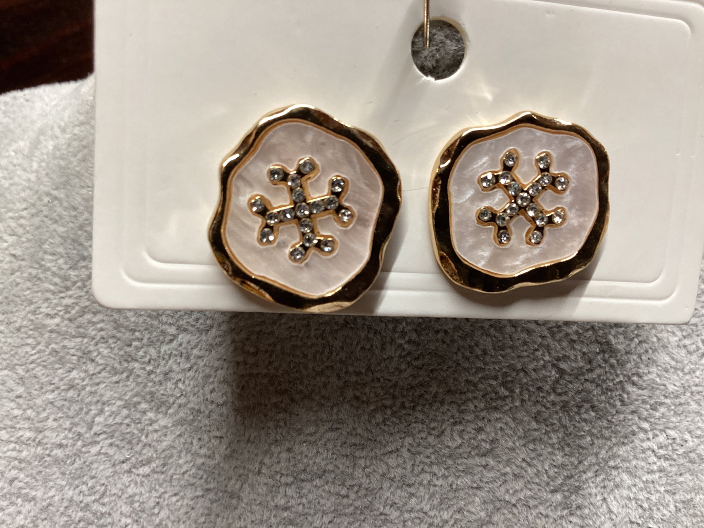 Gold Earring W/Shimmer