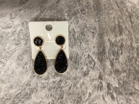 Black teardrop earrings with gold trim