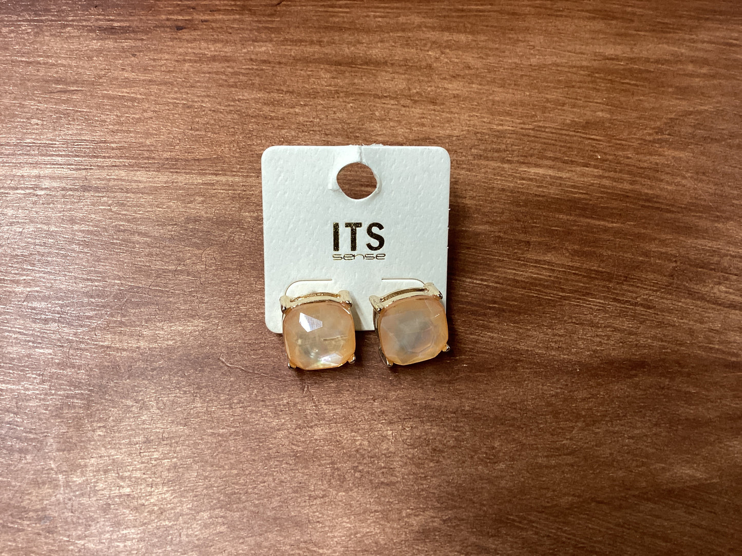 IT’S Sense square peach earrings