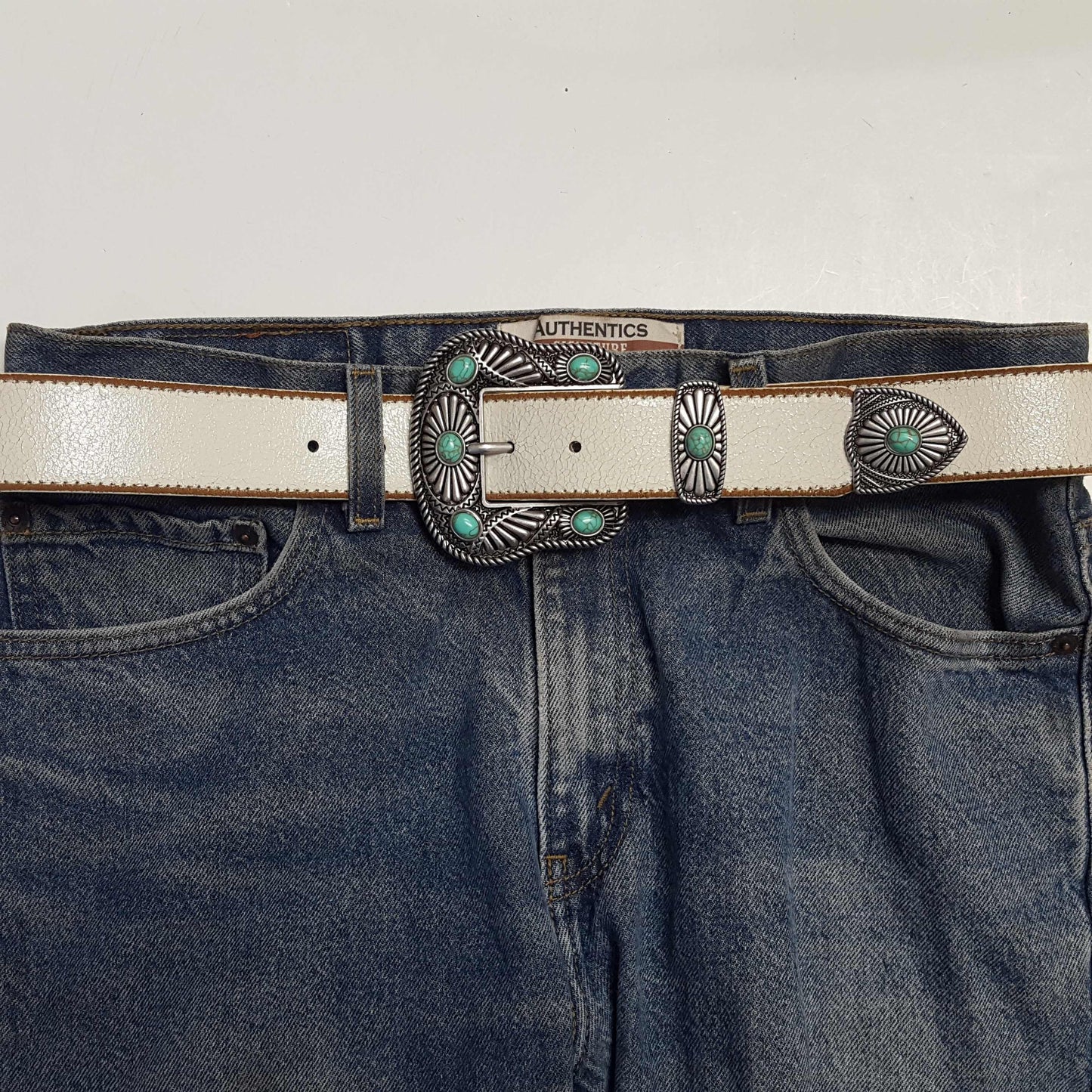 Vintage Leather belt with Western Buckle Set: White w. Blue Stone Axesoria west