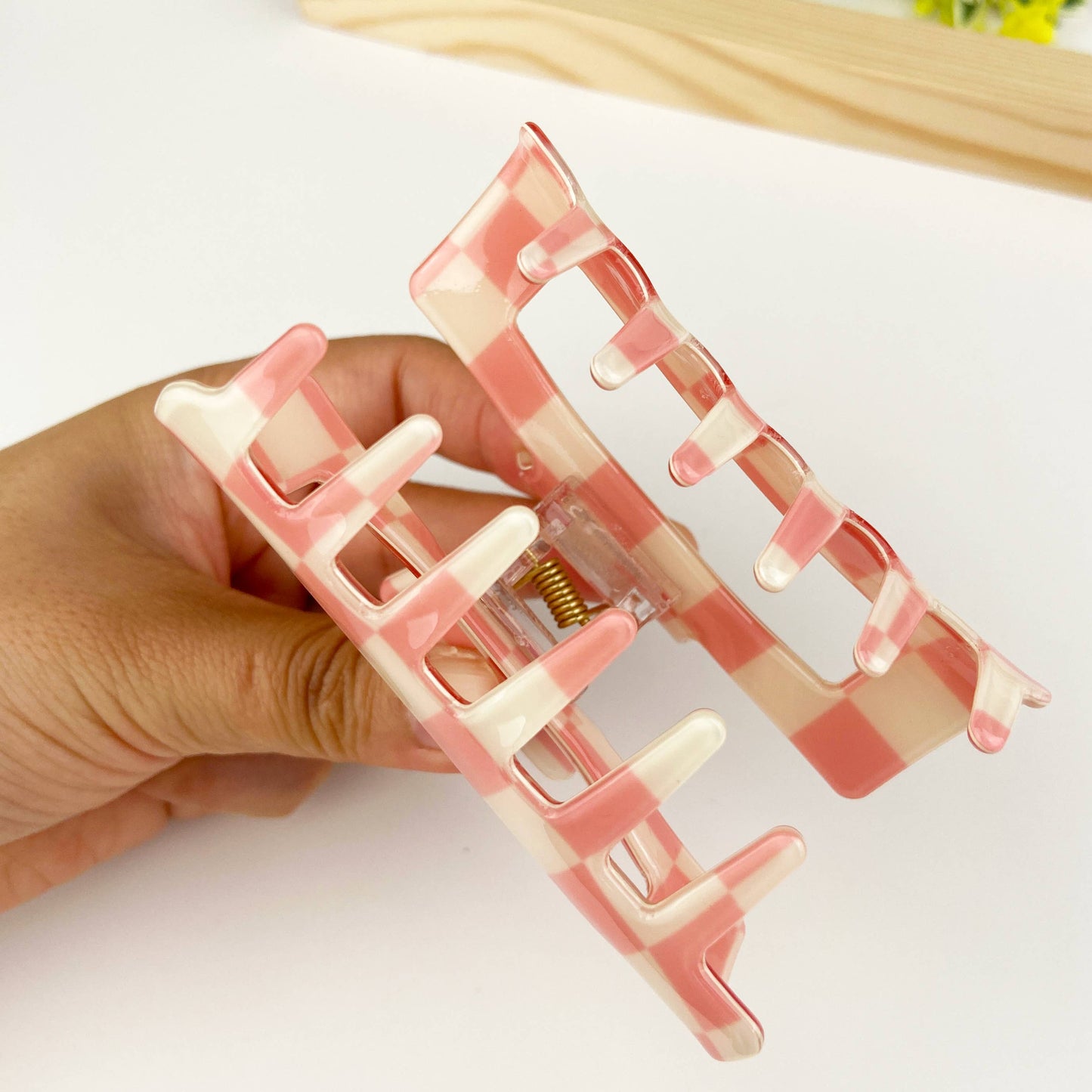 Checkerboard retro hair claw clip: Diva Shop