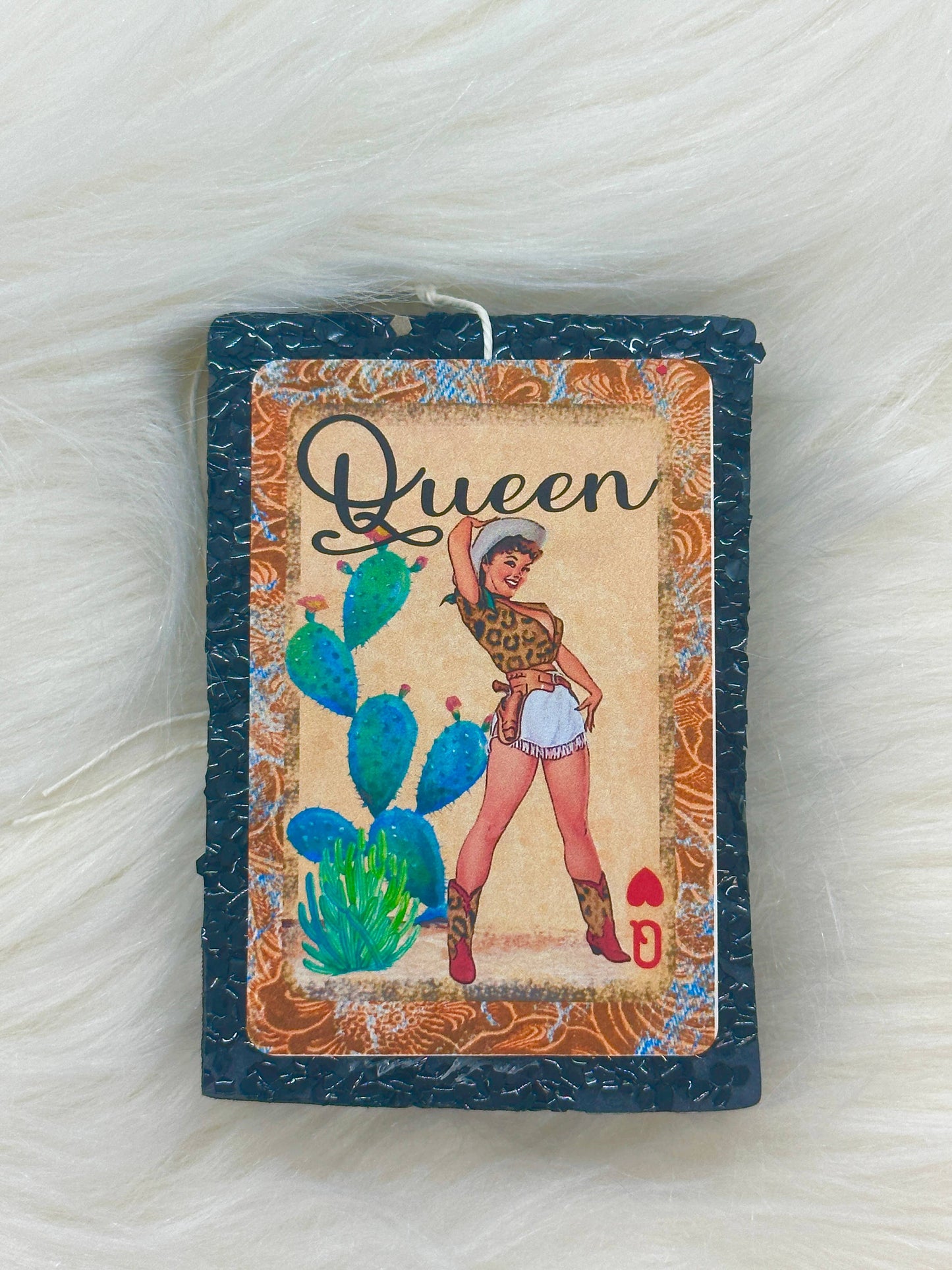 Queen of Hearts Freshie: Leafcutter