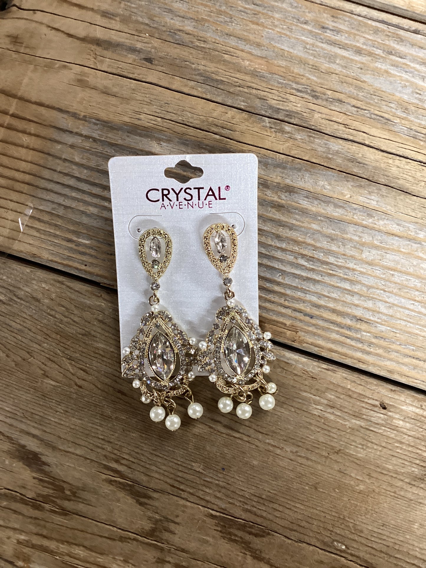 Crystal avenue almond golden pearly earrings