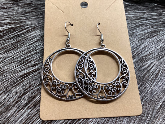 Round silver earrings w/vine