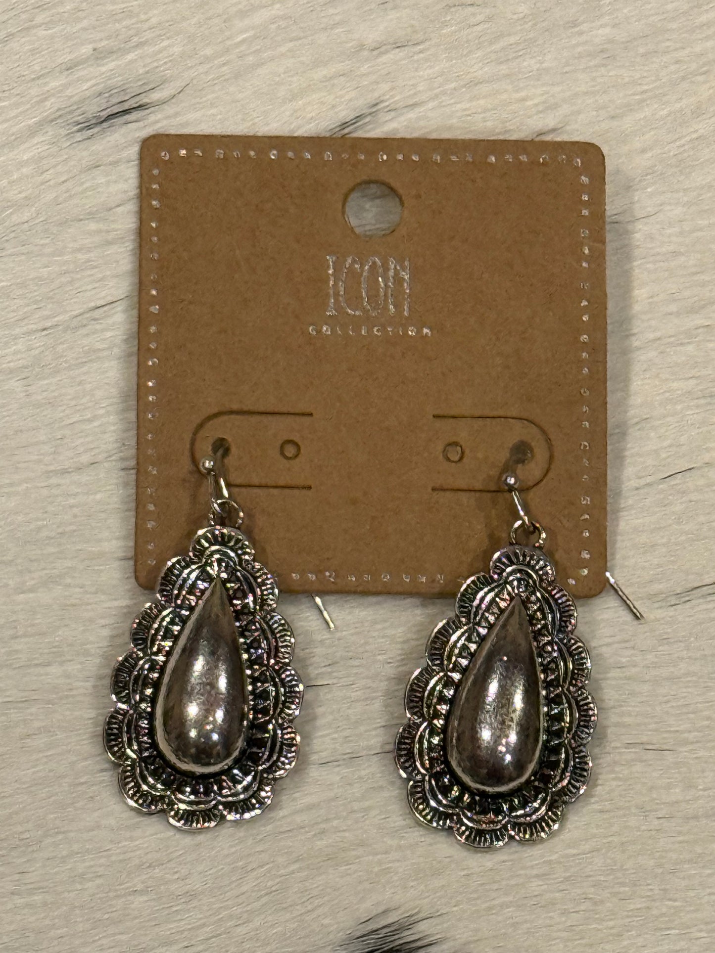 Silver Scalloped Icing n Teardrop Earrings