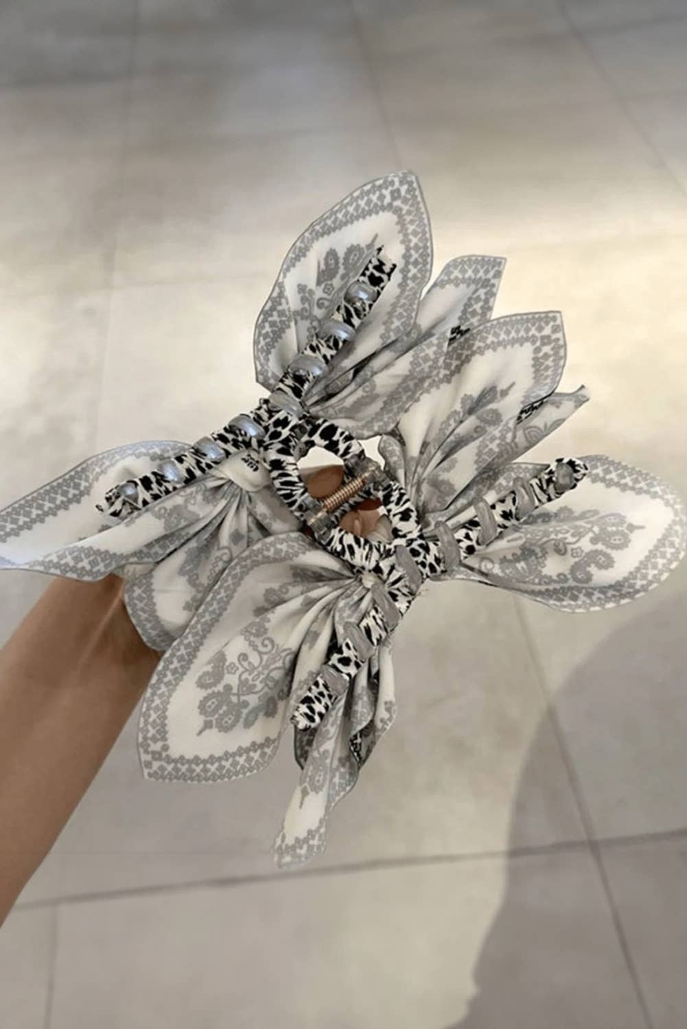 Paisley Floral Print Bow Knot Hair Clip Gifts: Black / ONE SIZE