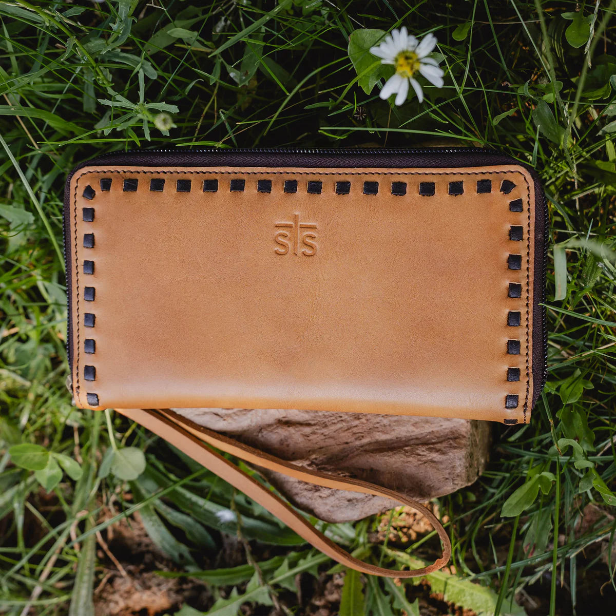 Bandera Tan Berkley Bifold Wallet Wristlet STS62469 STS Ranchwear