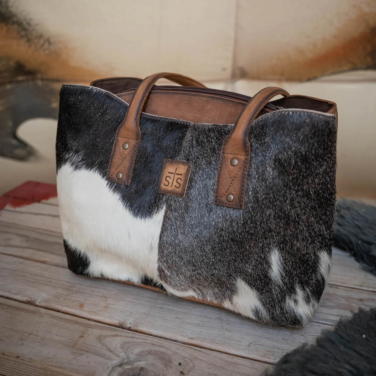 Cowhide Josie Concealed Carry Tote Bag STS33218 STS Ranchwear