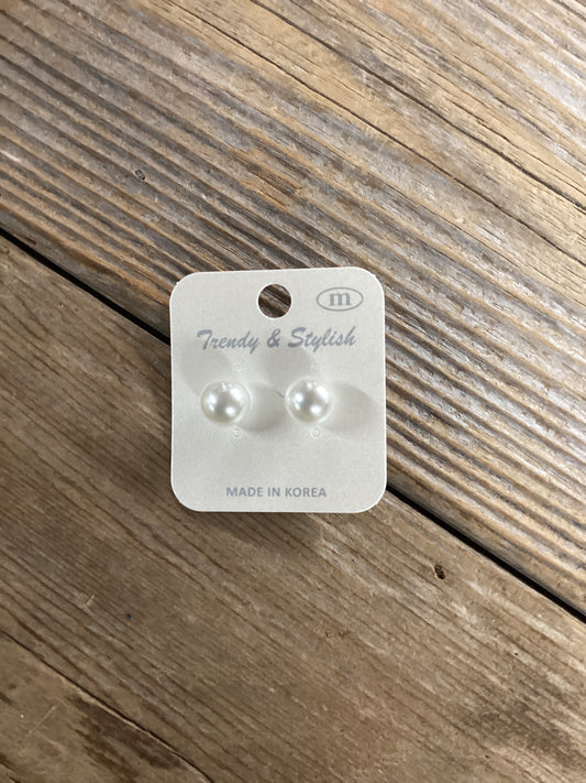 Pearl stud earrings trendy & styllish