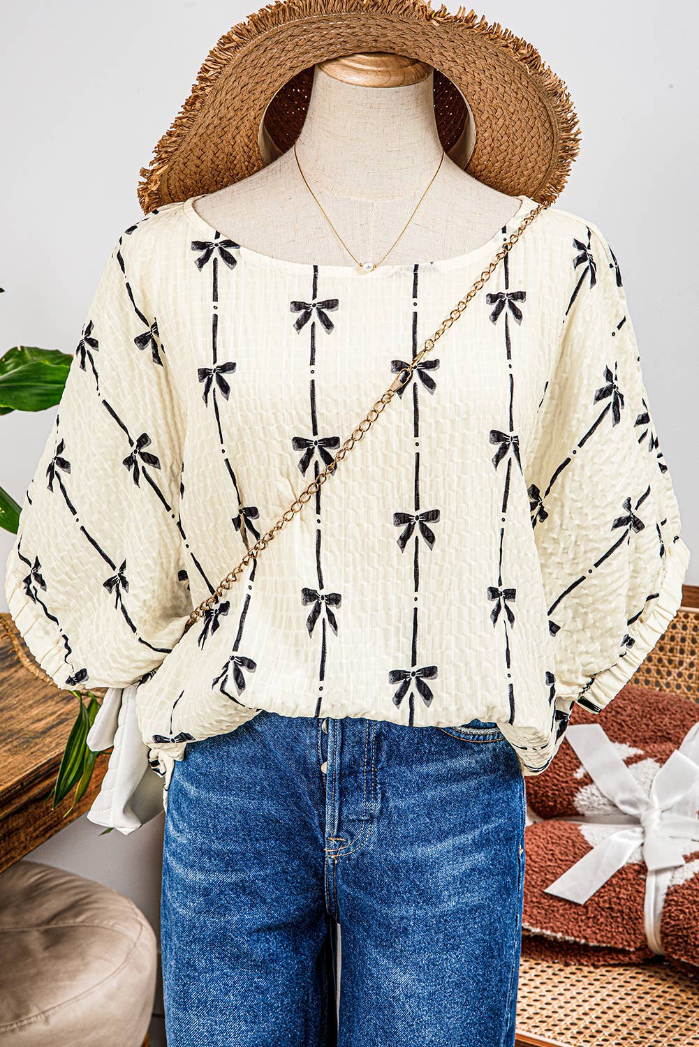 Fashion-W Bow Print Puff Short Sleeve Top: White with Black Bows Fashionw