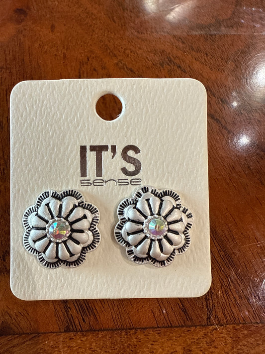 Flower stud earrings