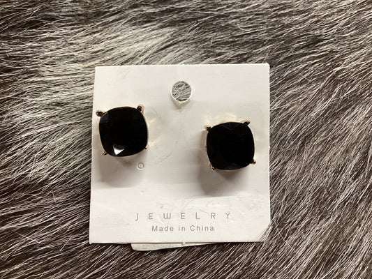 Black square earrings