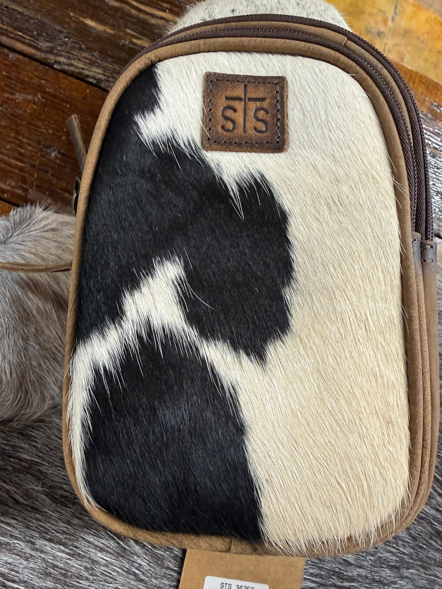 Cowhide Sojourner Sling Crossbody STS Ranchwear 34252