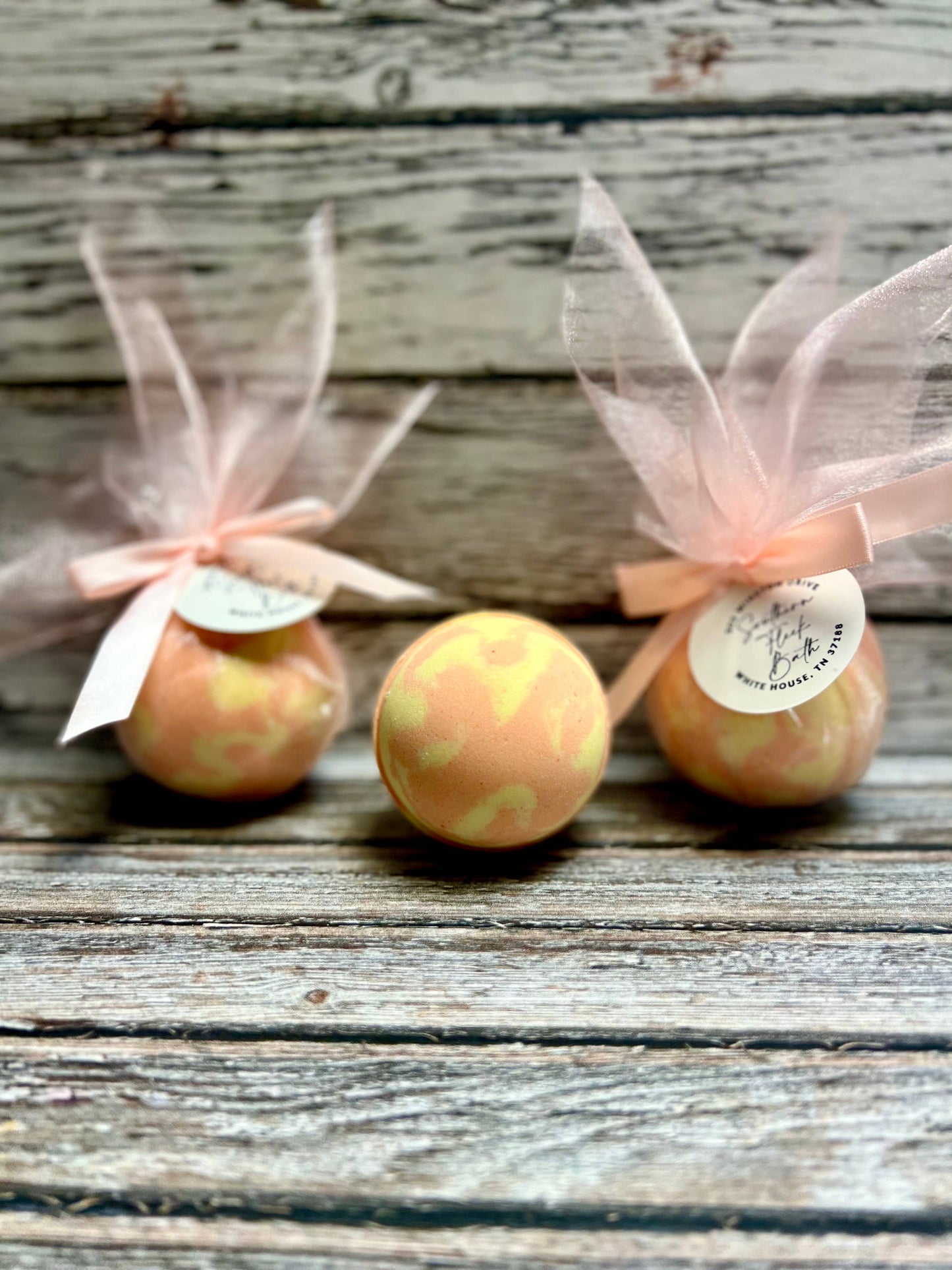 Honeysuckle Bath Bomb 5.5oz SF