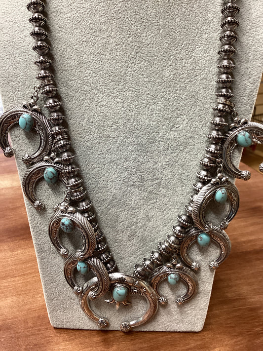 Silver bead necklace W/horseshoe w/turquoise