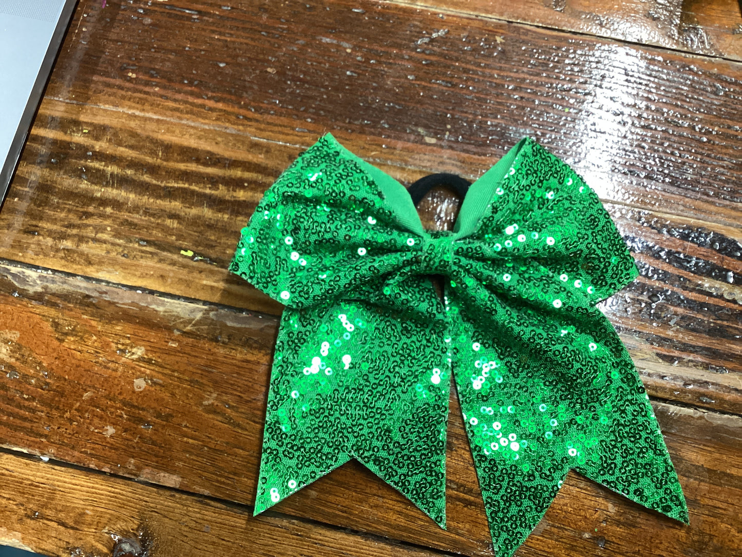 Glittery green bow