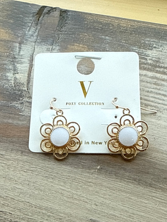 Golden Lacey Flower v Foxy Earrings