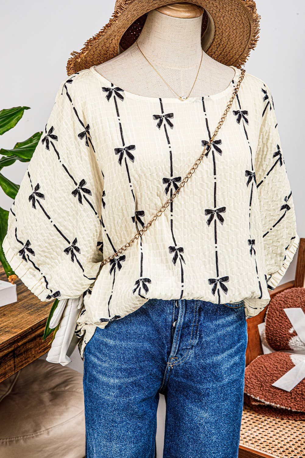 Fashion-W Bow Print Puff Short Sleeve Top: White with Black Bows Fashionw
