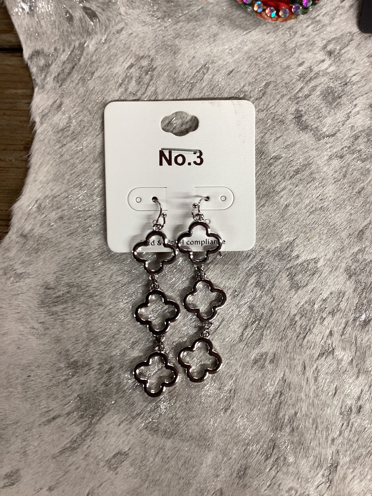 No.3 clover dangle earrings