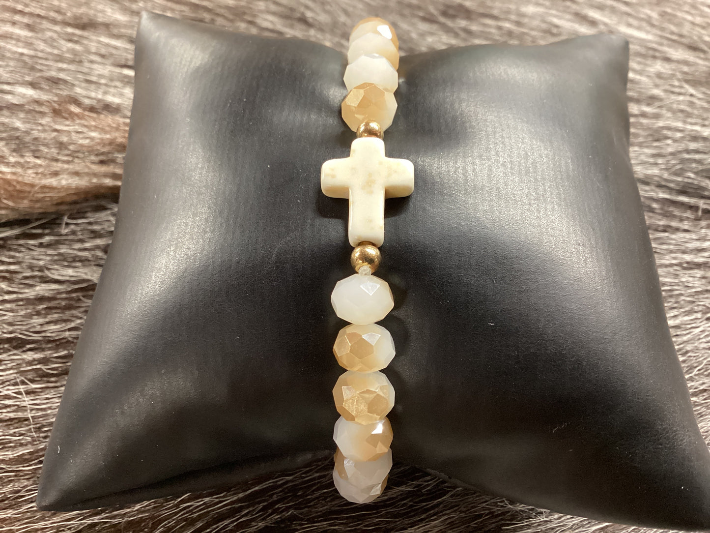 Glass brown/cross bracelet