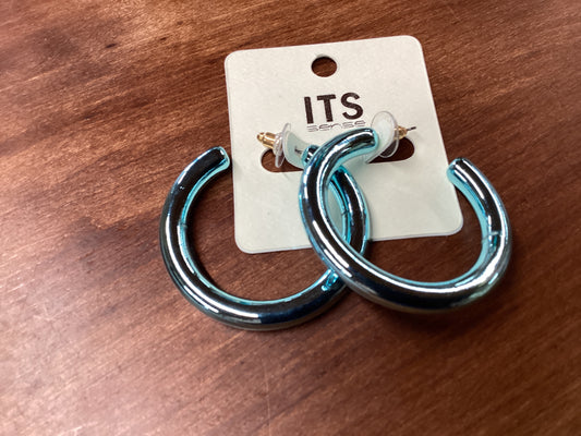 IT’S Sense fluorescent blue hoop earrings