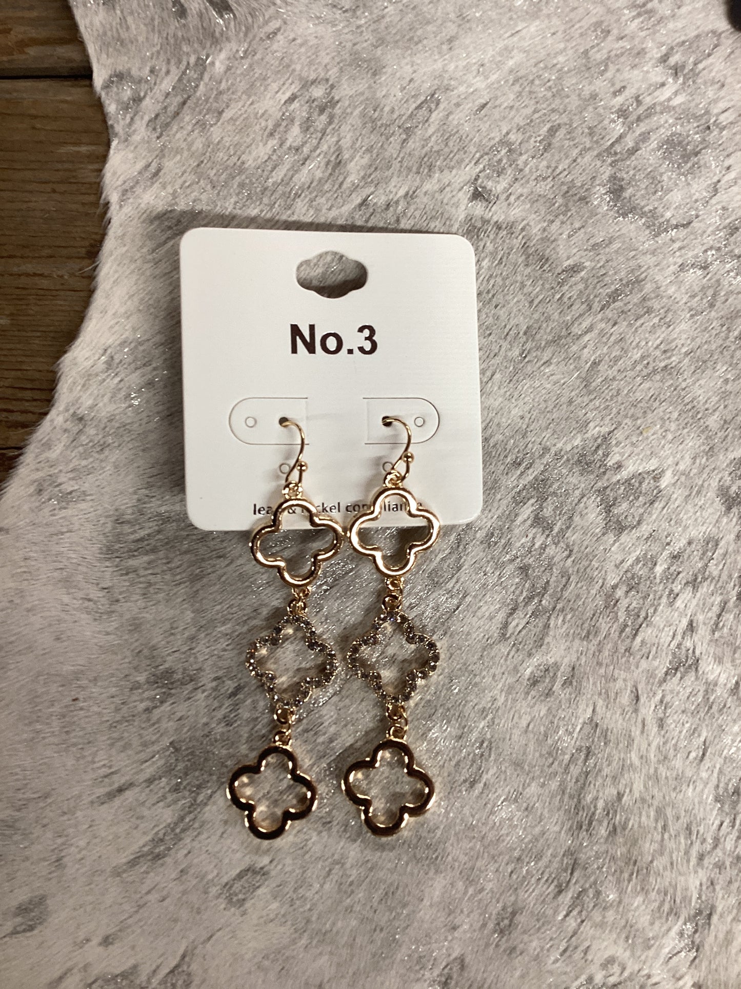 No.3 clover dangle earrings