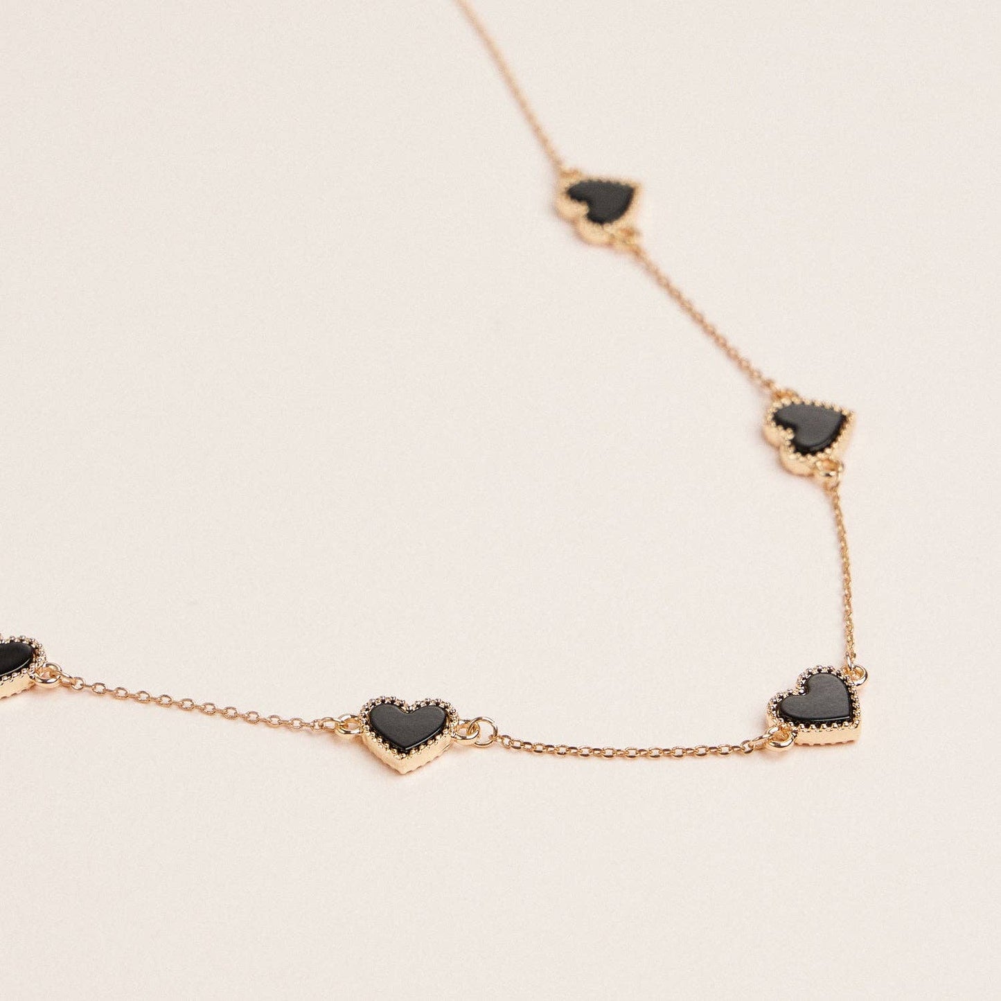 Heart Shaped Station Necklaces Gold Chain Jewelry: White / Black / or Red Frem