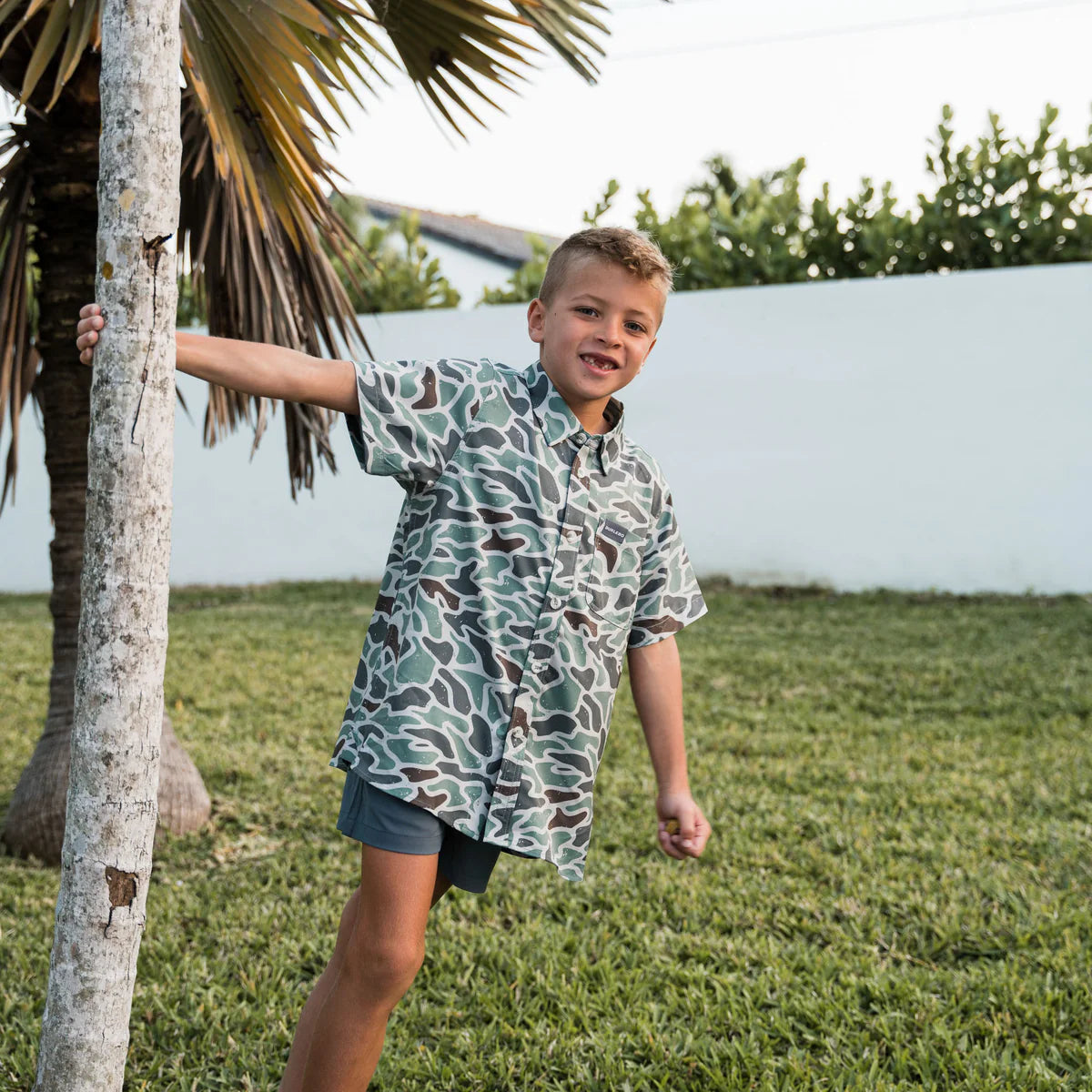 Youth Retro Duck Camo Performance Button Up
Burlebo Shirt FI