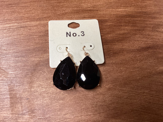 No.3 black dangled earrings