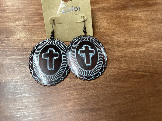 Tipi oval earrings with cross