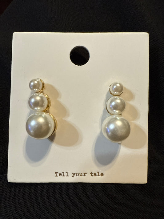 Triple Stack Pearl Tell your Tale Post earrings FE7324 GDCRM