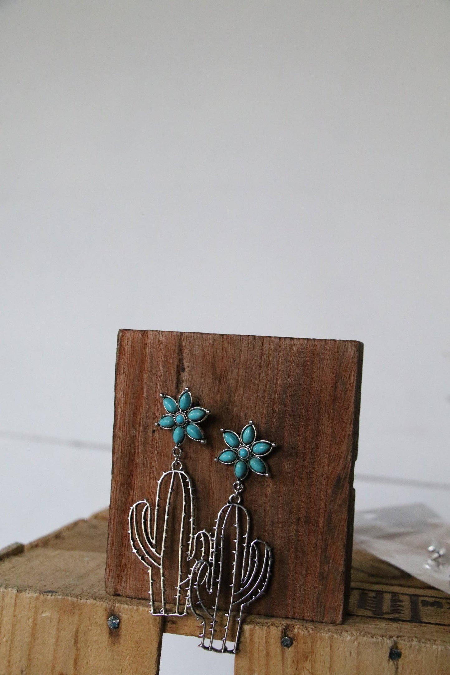 1523 R3-30 TURQUOISE WESTERN CACTUS EARRING