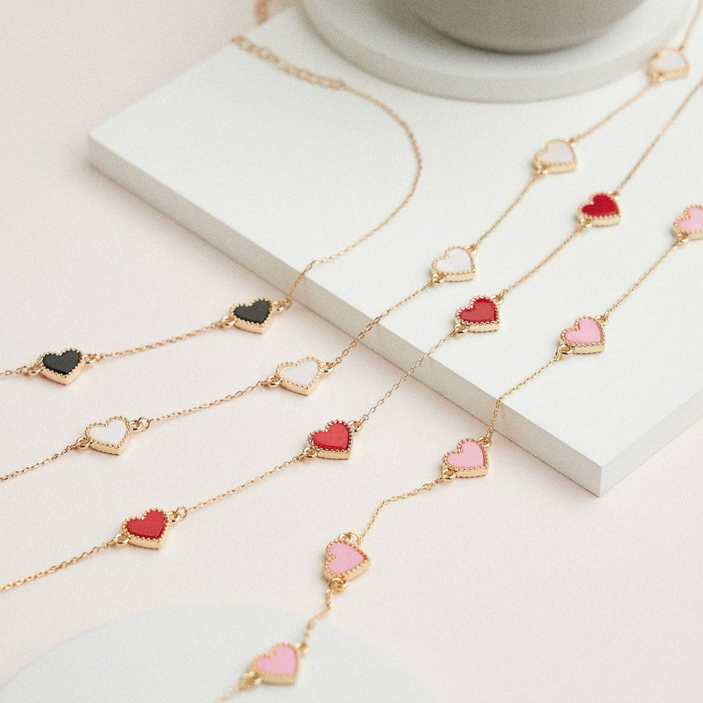 Heart Shaped Station Necklaces Gold Chain Jewelry: White / Black / or Red Frem