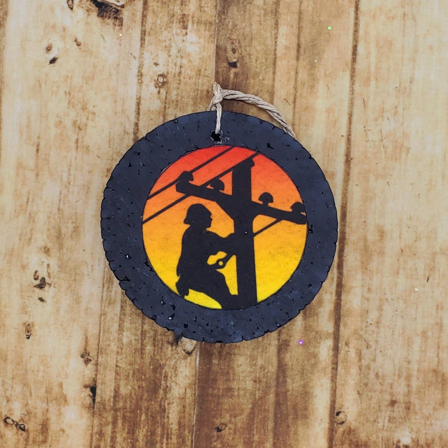 Lineman Graphic: 540