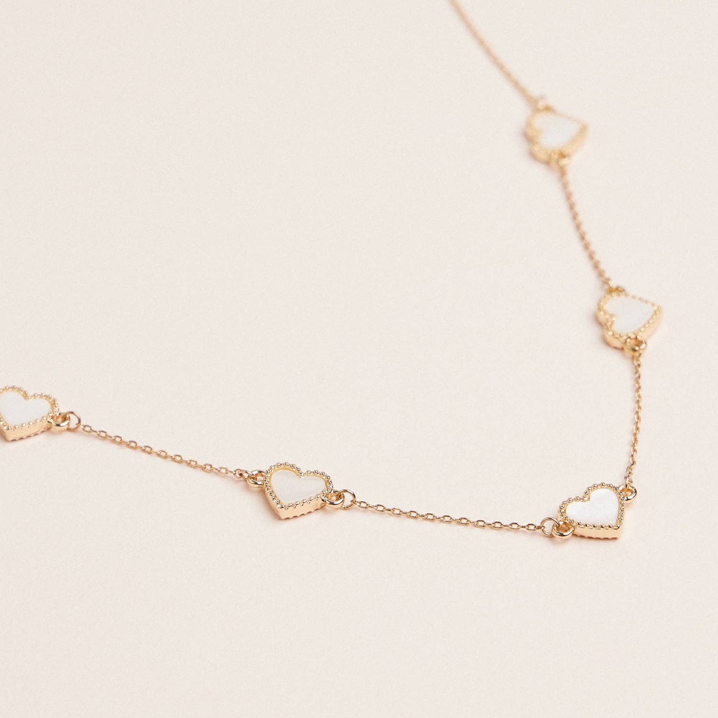Heart Shaped Station Necklaces Gold Chain Jewelry: White / Black / or Red Frem
