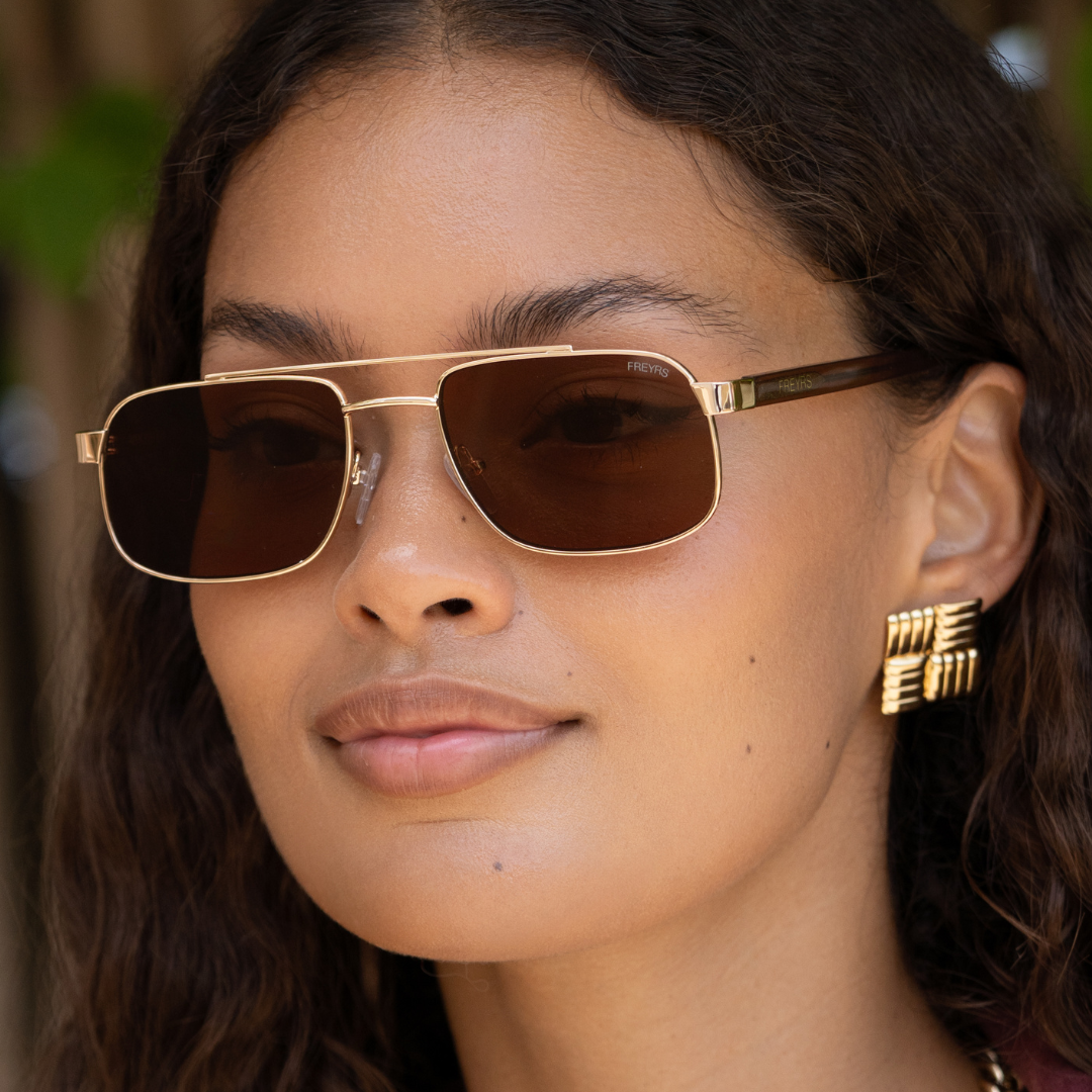 Vesper Unisex Aviator Sunglasses : Gold / Solid Brown Freyrs