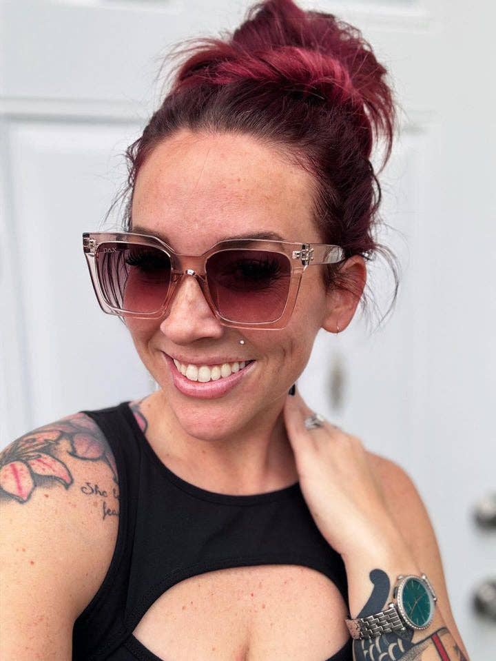 Wylie - Women's Oversized Square Sunglasses: Black Tx Dax