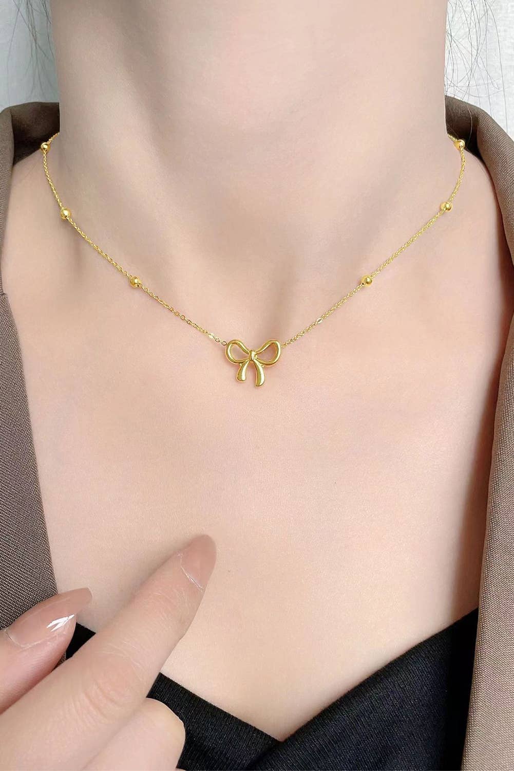 Bowknot Pendant Choker Necklace: Gold LDC